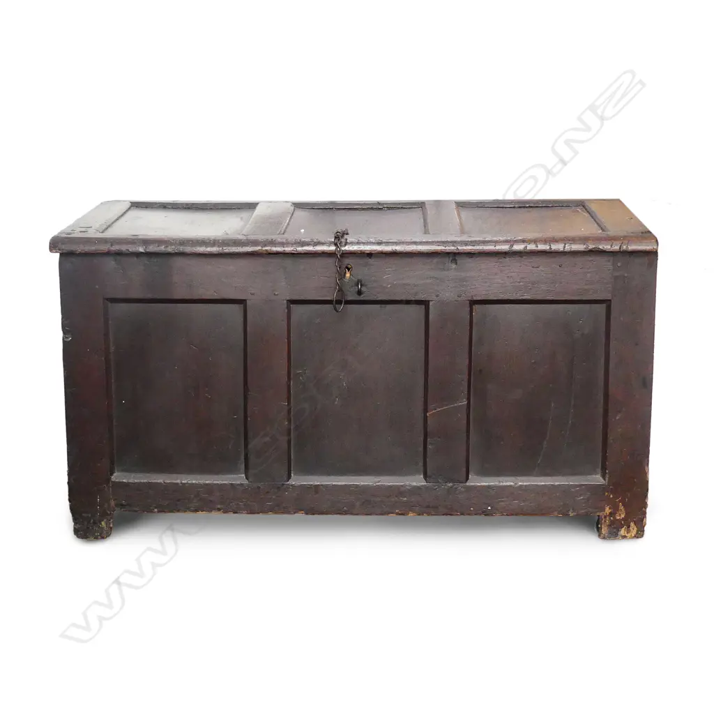 A Georgian country oak coffer Image 1++