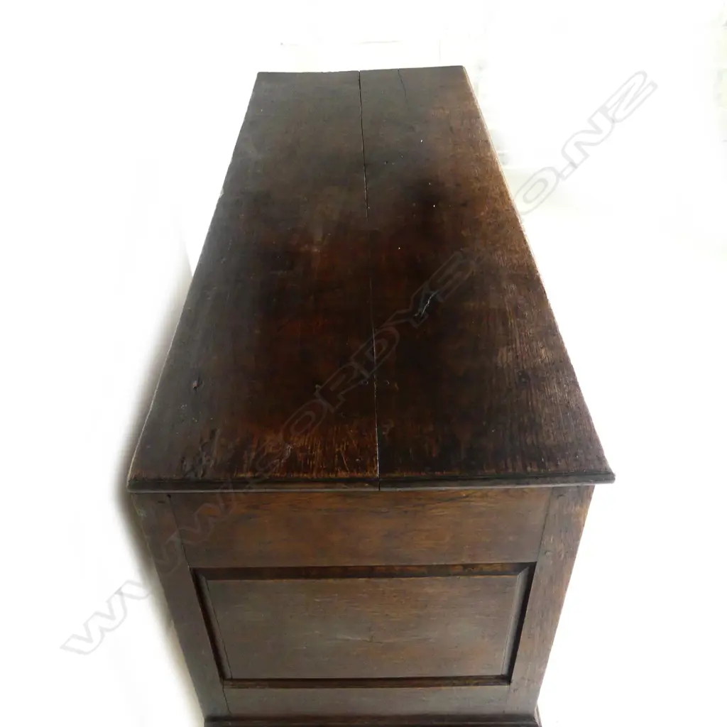 A Georgian oak livery cupboard Image 1++