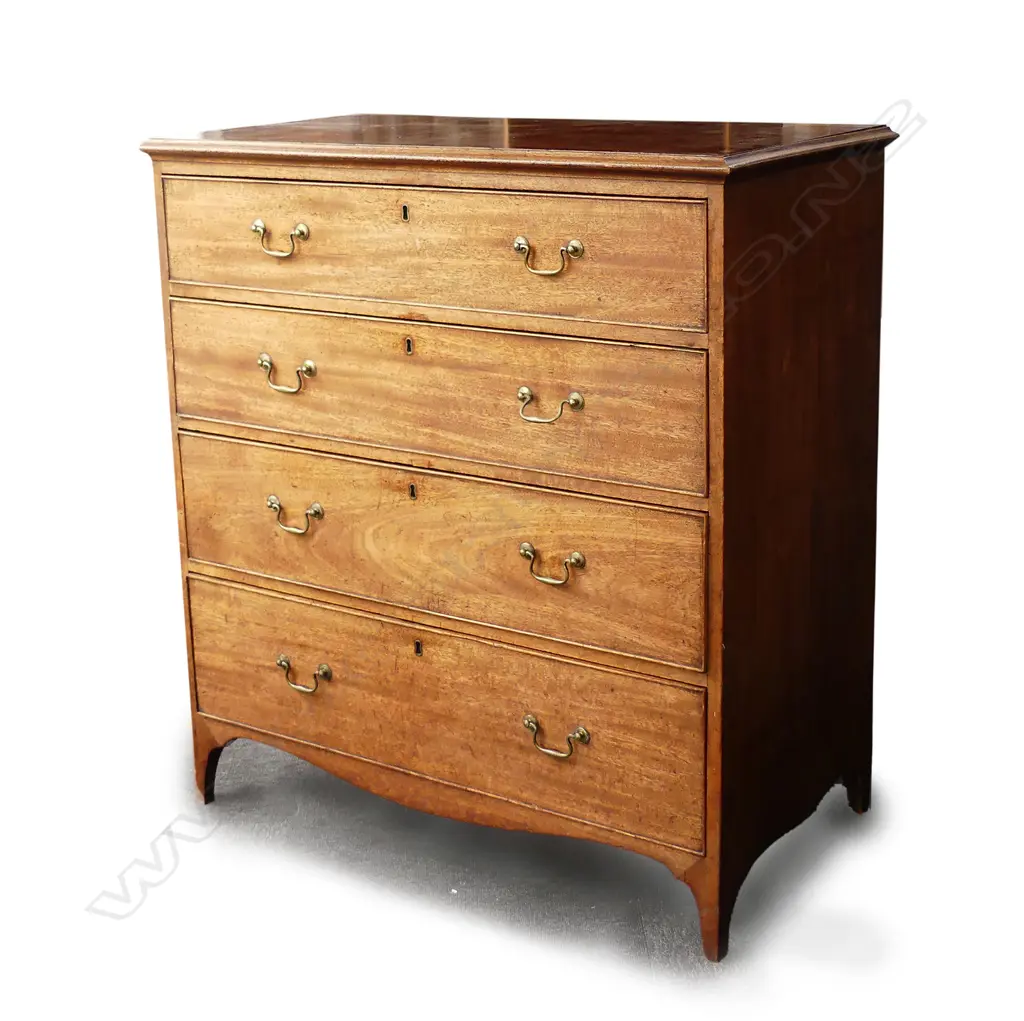 A Georgian mahogany four drawer chest Image 1++