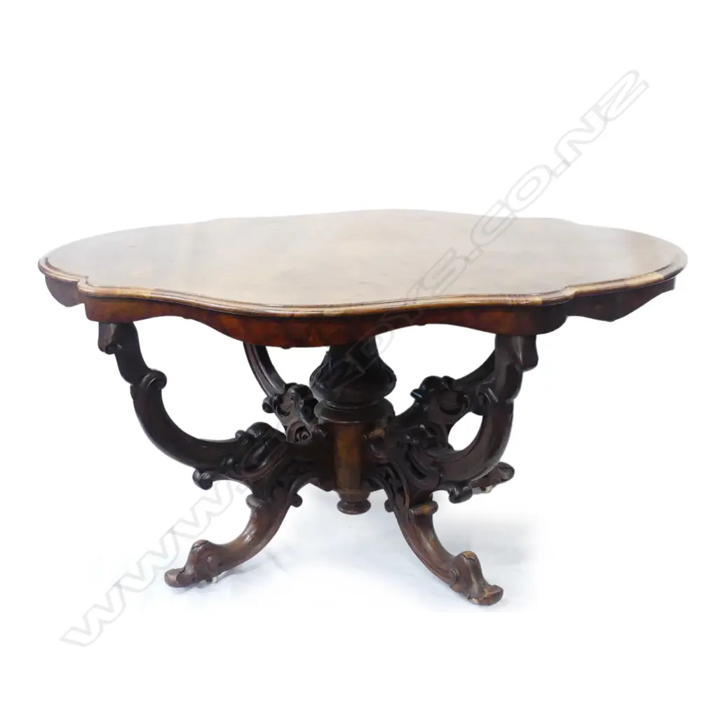 A Victorian walnut centre table Image 1++