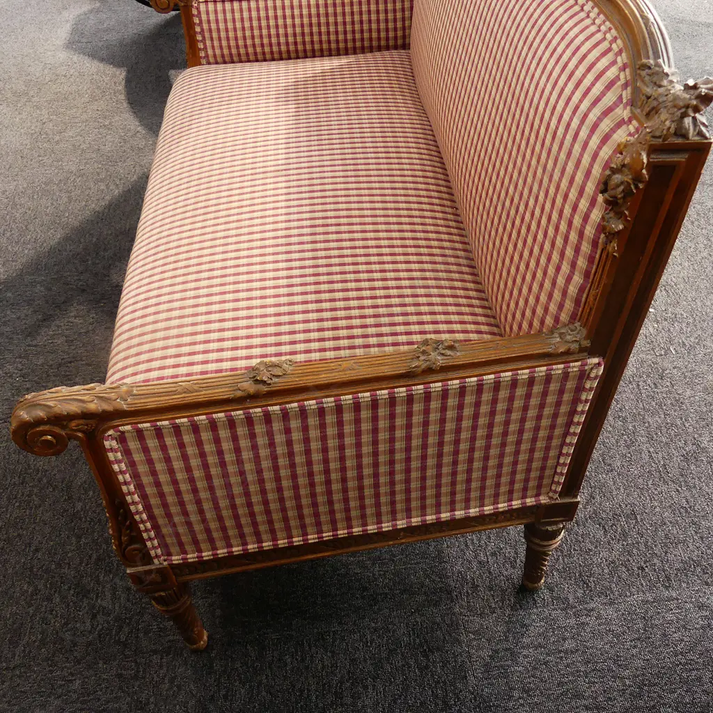 A fine 19thC French Empire style fruitwood canapé Image 1++