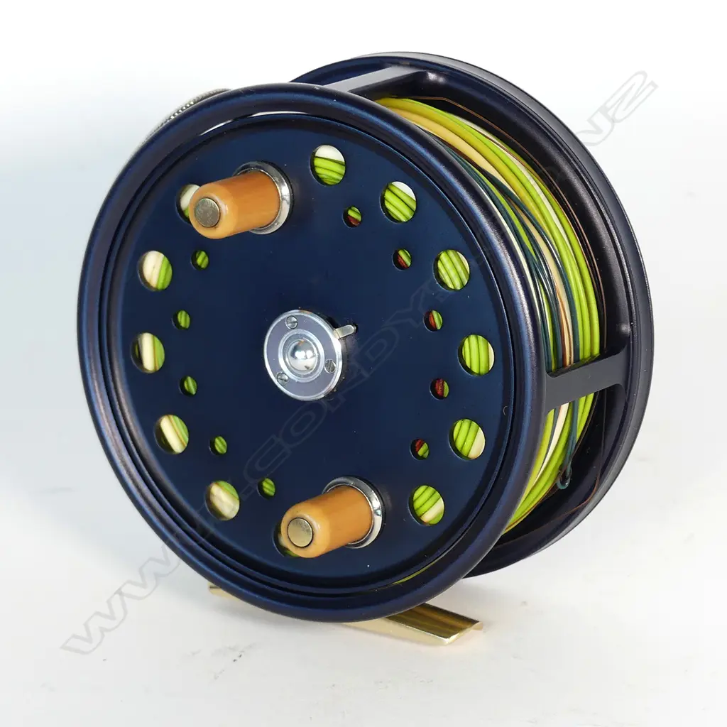 A quality limited edition re-run Hardy 4¼" St George Hotspur fishing reel Image 1++