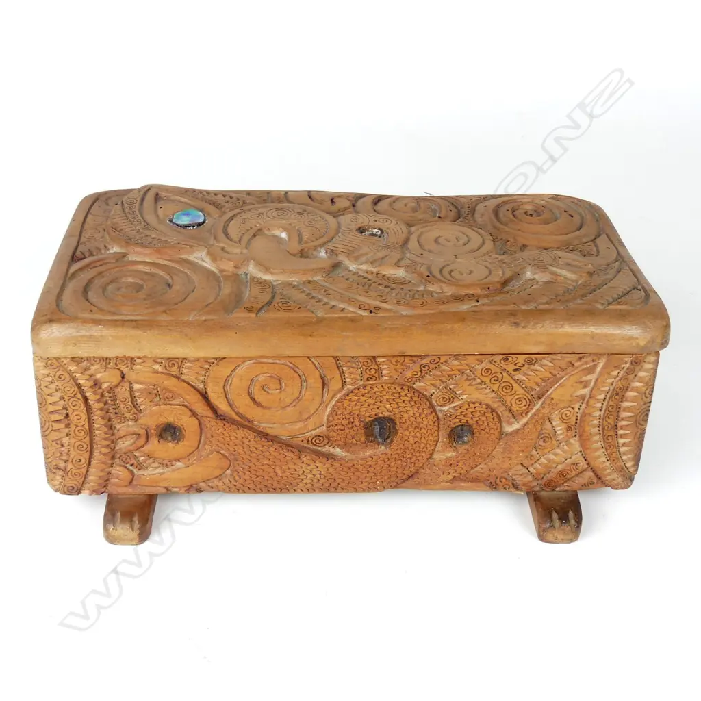 A Jane Brenkley Maori decorated box Image 1++
