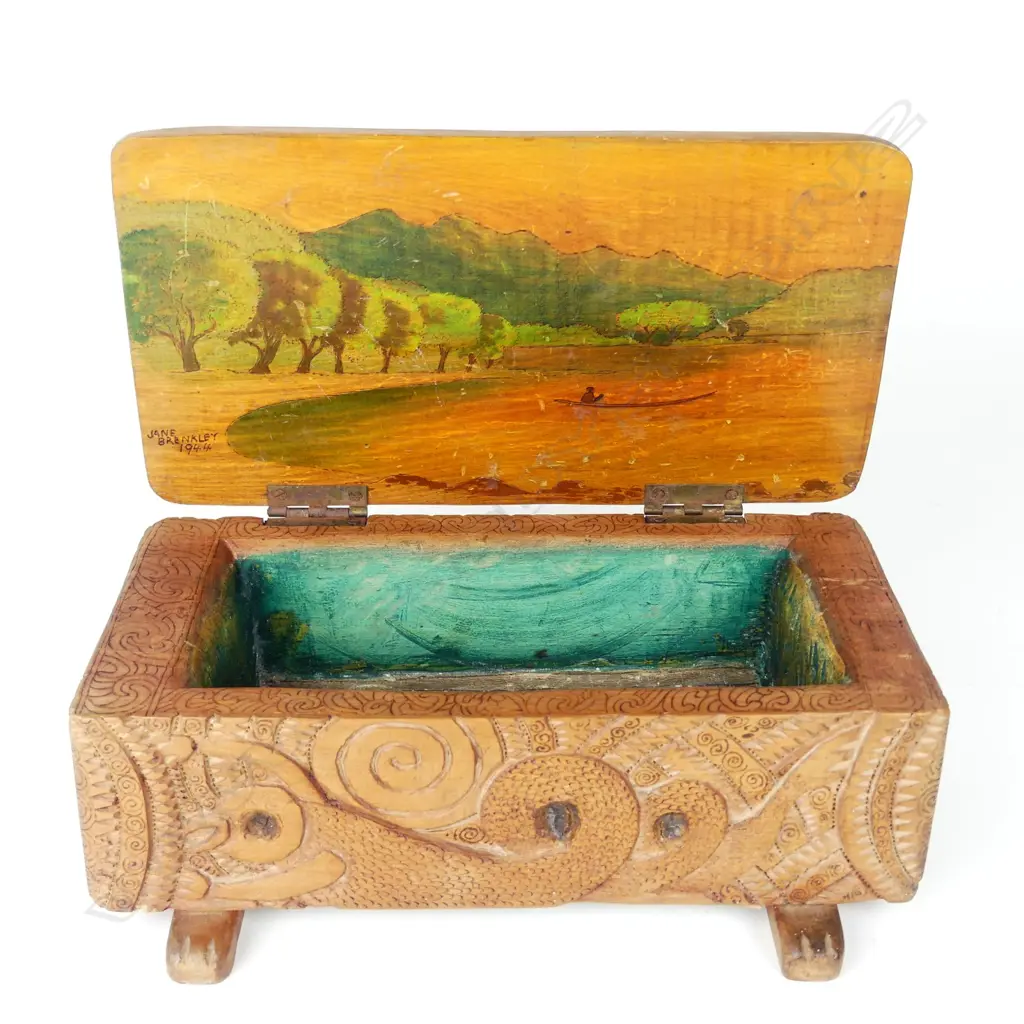 A Jane Brenkley Maori decorated box Image 1++