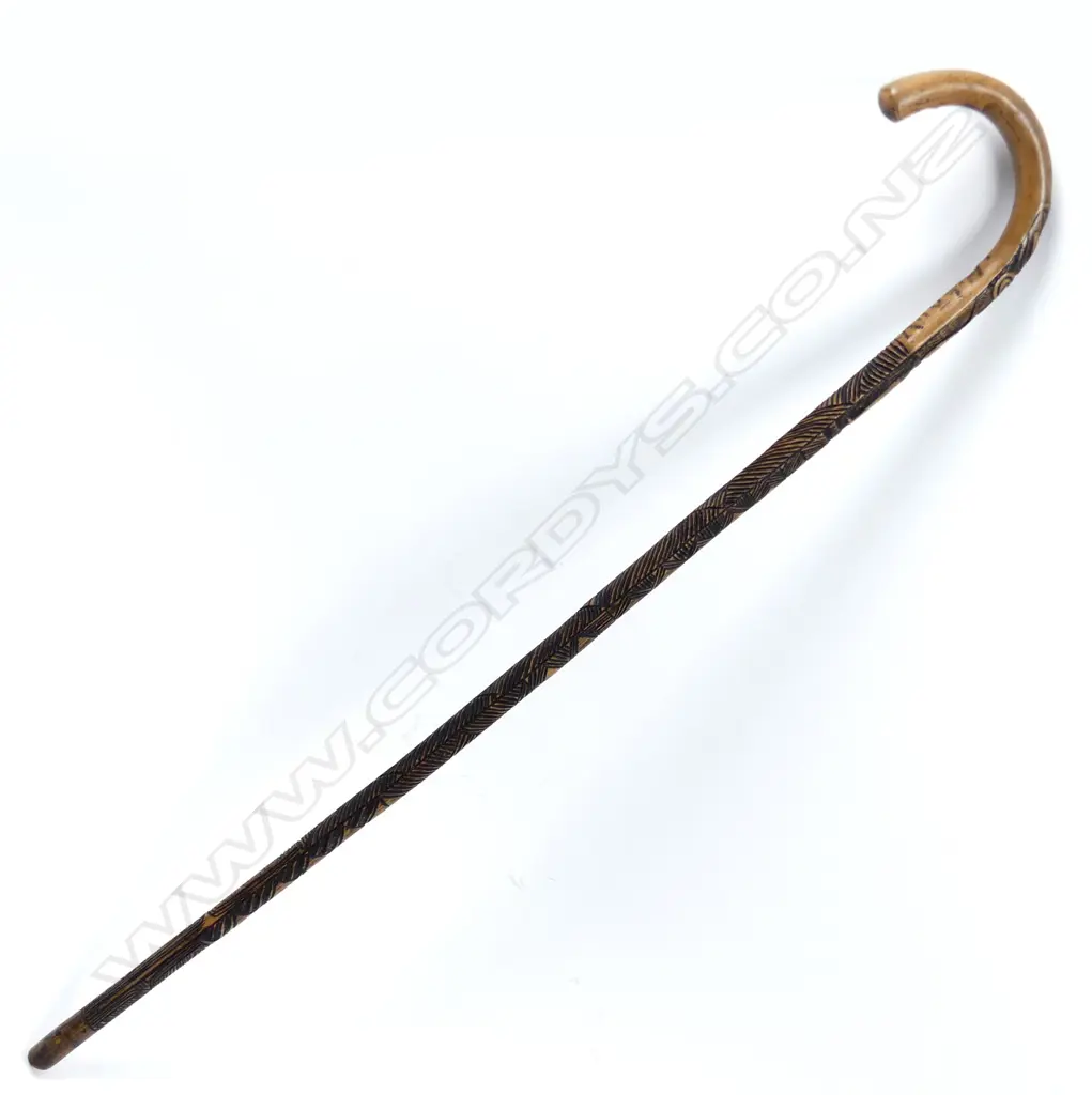 An early/mid-20thC Maori carved walking stick Image 1++