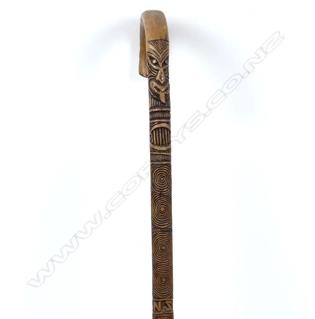 An early/mid-20thC Maori carved walking stick Image 1++