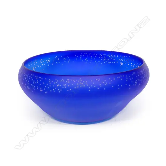 A Garry Nash large art glass bowl