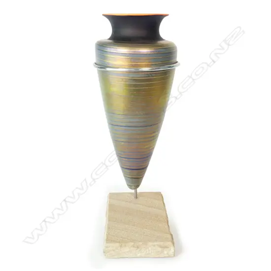 A Robert Wynne (Aust. b.1959) hand blown lustre glass amphora