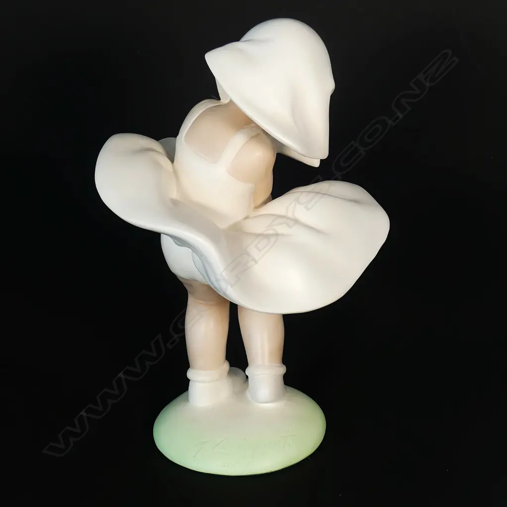 An Art Deco figurine by Guido Cacciapuoti (1892-1953) Image 1++