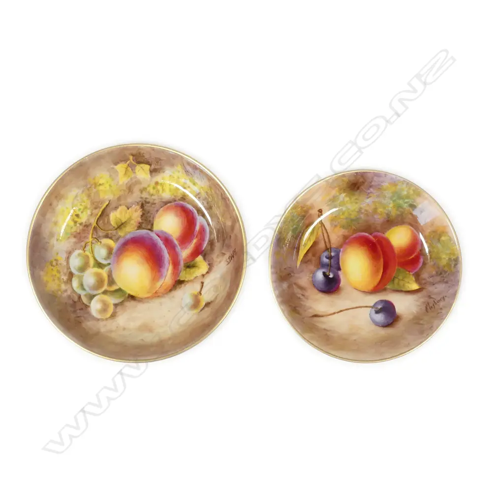 Small Royal Worcester fruit painted cabinet dish signed S. Dare Image 1++