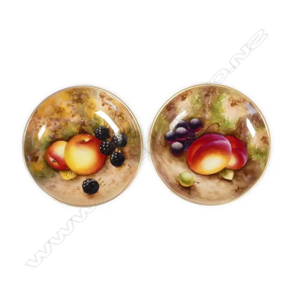 Two small Royal Worcester fruit painted gilt edge cabinet dishes Image 1++
