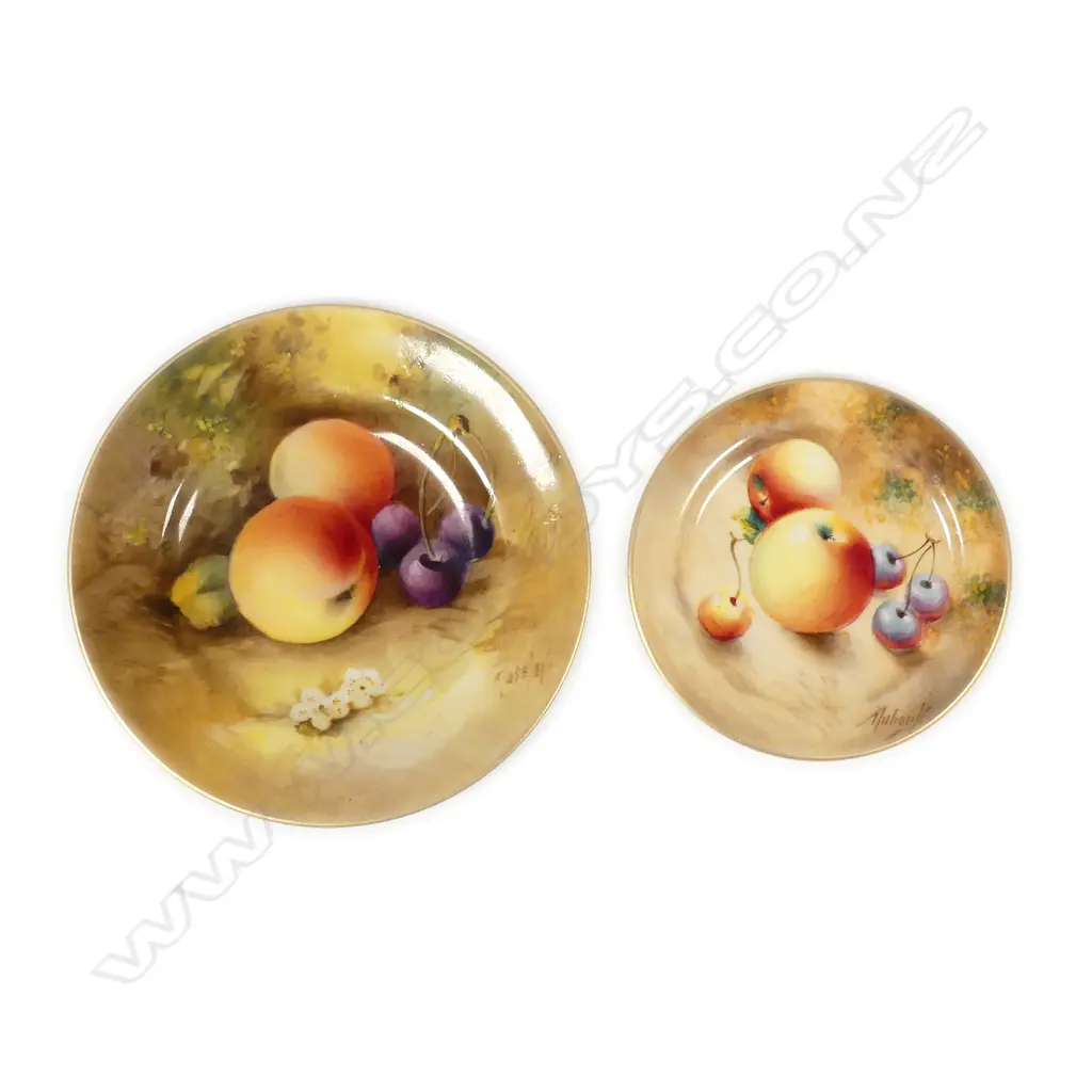A small Royal Worcester fruit painted saucer dish signed Moseley Image 1++