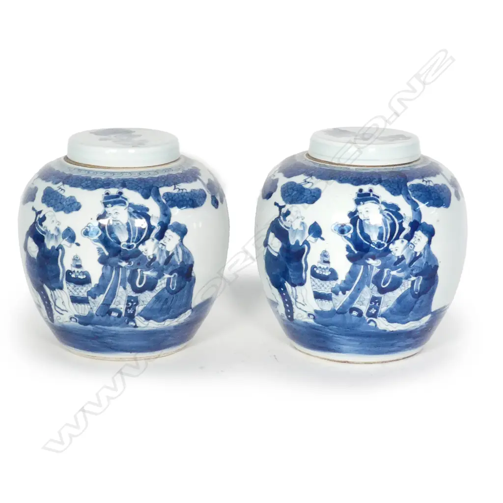 A pair of 19thC Chinese blue and white lidded ginger jars Image 1++