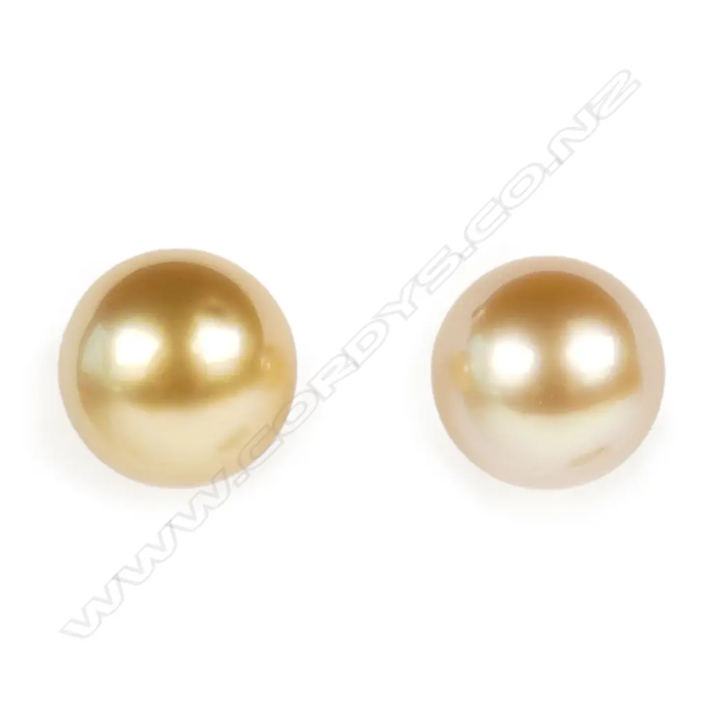 A quality Burmese golden pearl necklace Image 1++