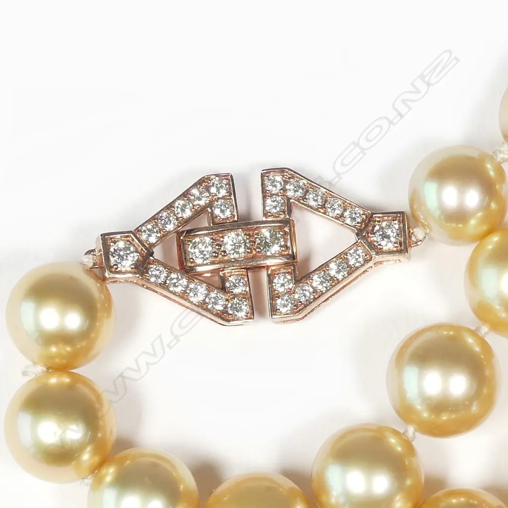 A quality Burmese golden pearl necklace Image 1++