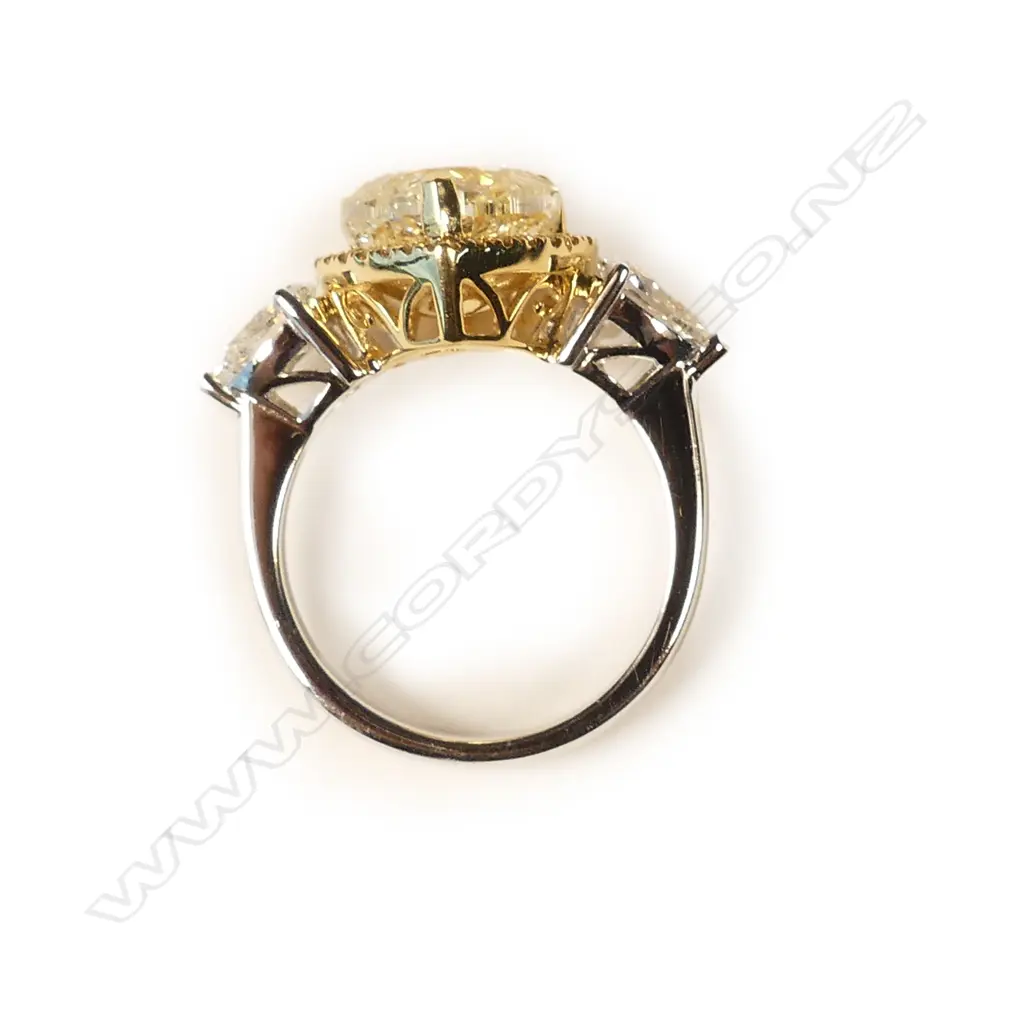 An impressive 18ct. white gold yellow and white diamond ring Image 1++