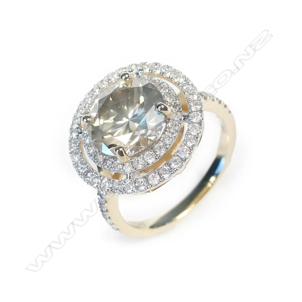 A 14ct gold and diamond ring Image 1++