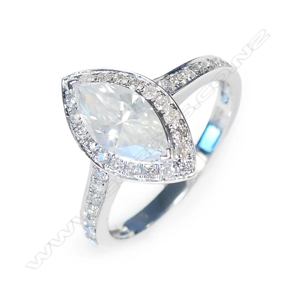 A 14ct white gold and diamond ring Image 1++