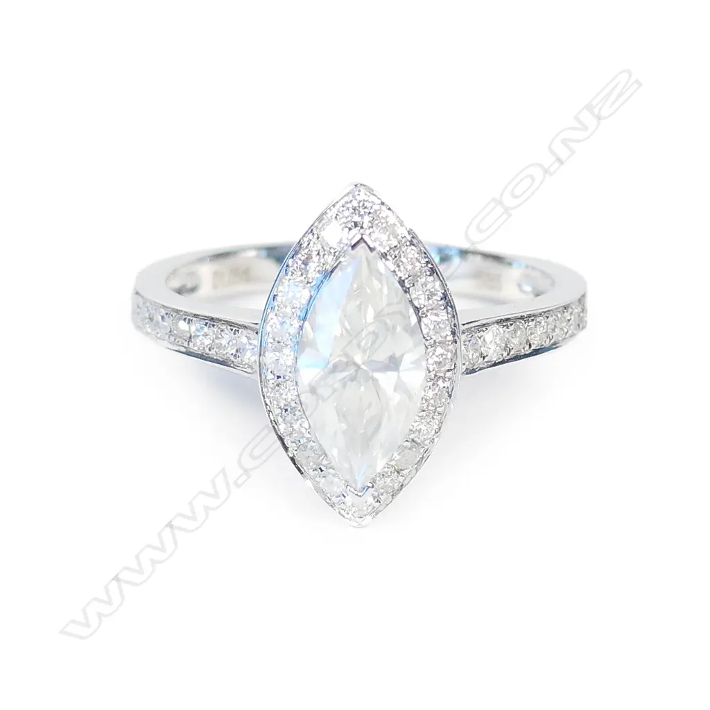 A 14ct white gold and diamond ring Image 1++