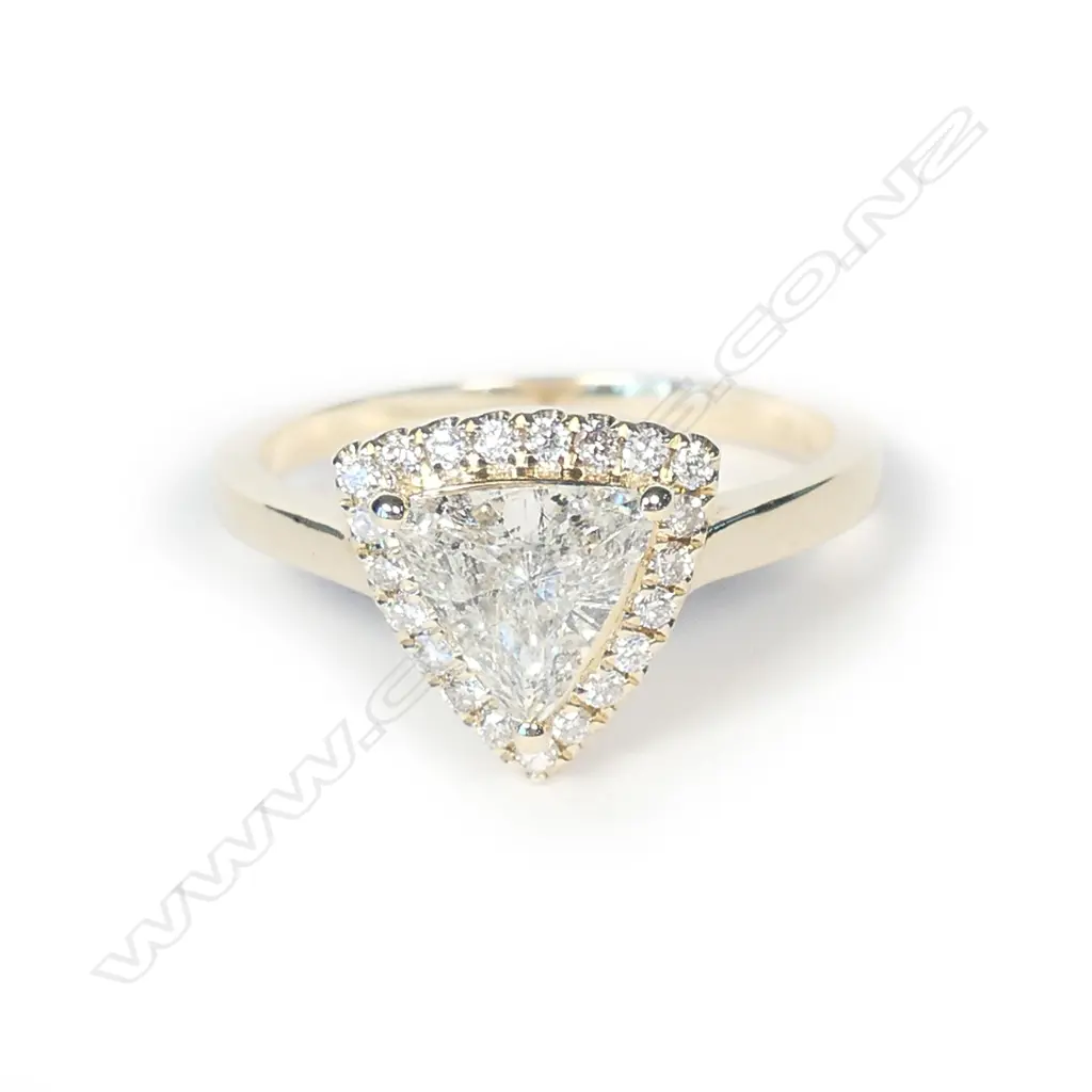 A 14ct gold and diamond ring Image 1++