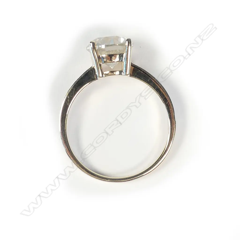 A 14ct gold and diamond ring Image 1++