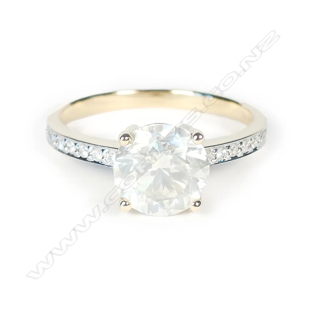 A 14ct gold and diamond ring Image 1++