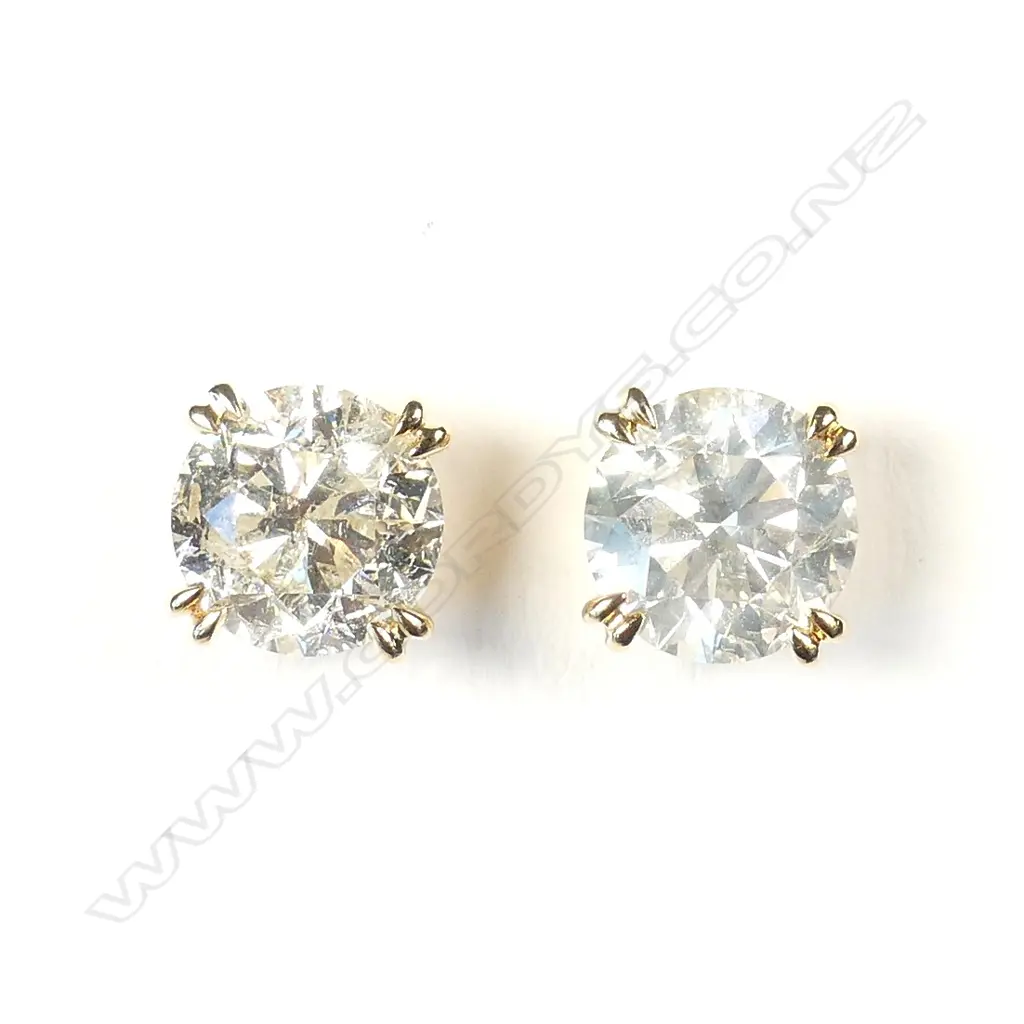 A pair of 18ct gold and diamond stud earrings Image 1++