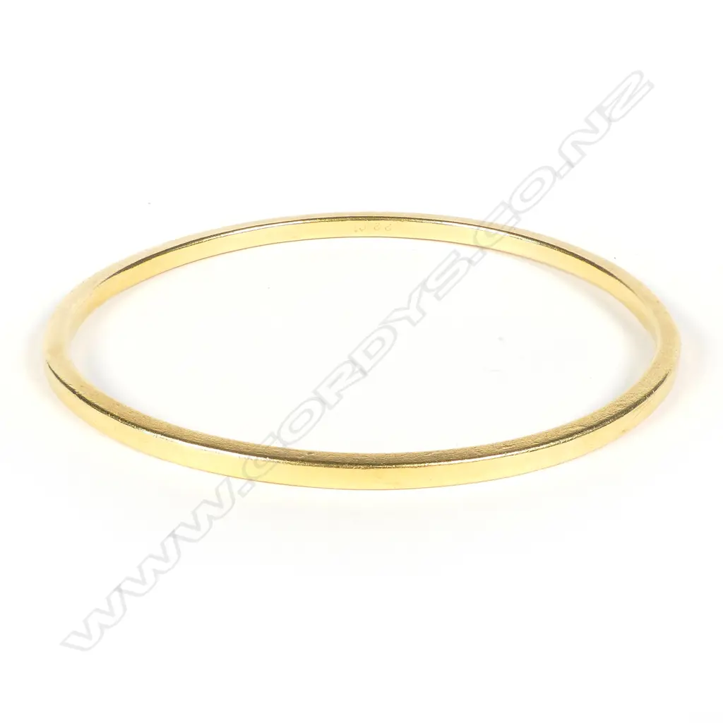 A heavy 22ct yellow gold bangle Image 1++