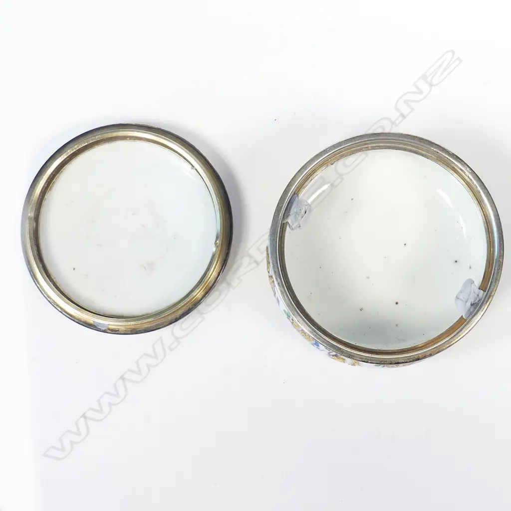 An early 19thC French porcelain and silver snuff box Image 1++