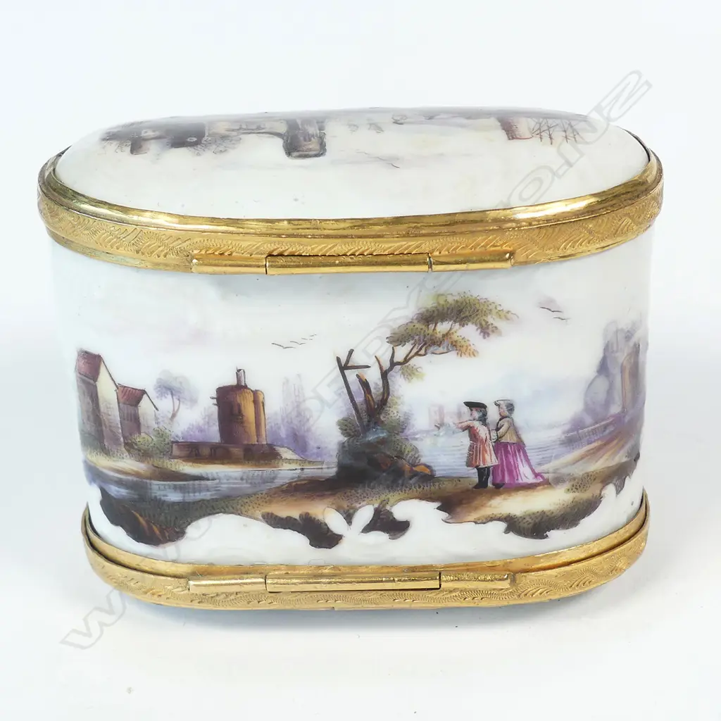 A rare 18thC French porcelain hand painted double ended snuff box Image 1++