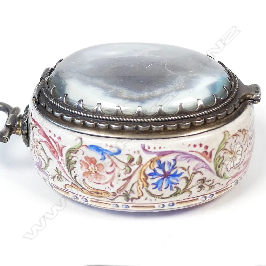 A late 18thC German enamel and rock crystal snuff box Image 1++