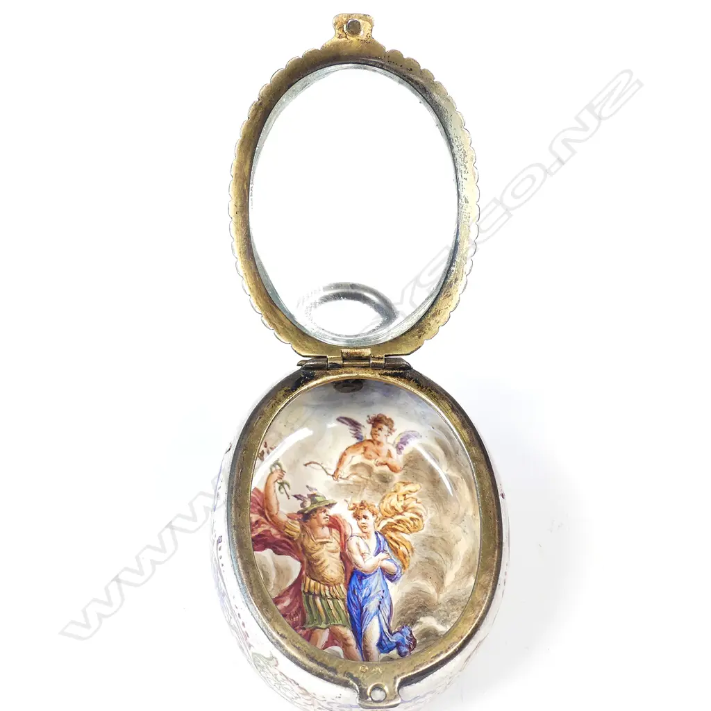 A late 18thC German enamel and rock crystal snuff box Image 1++