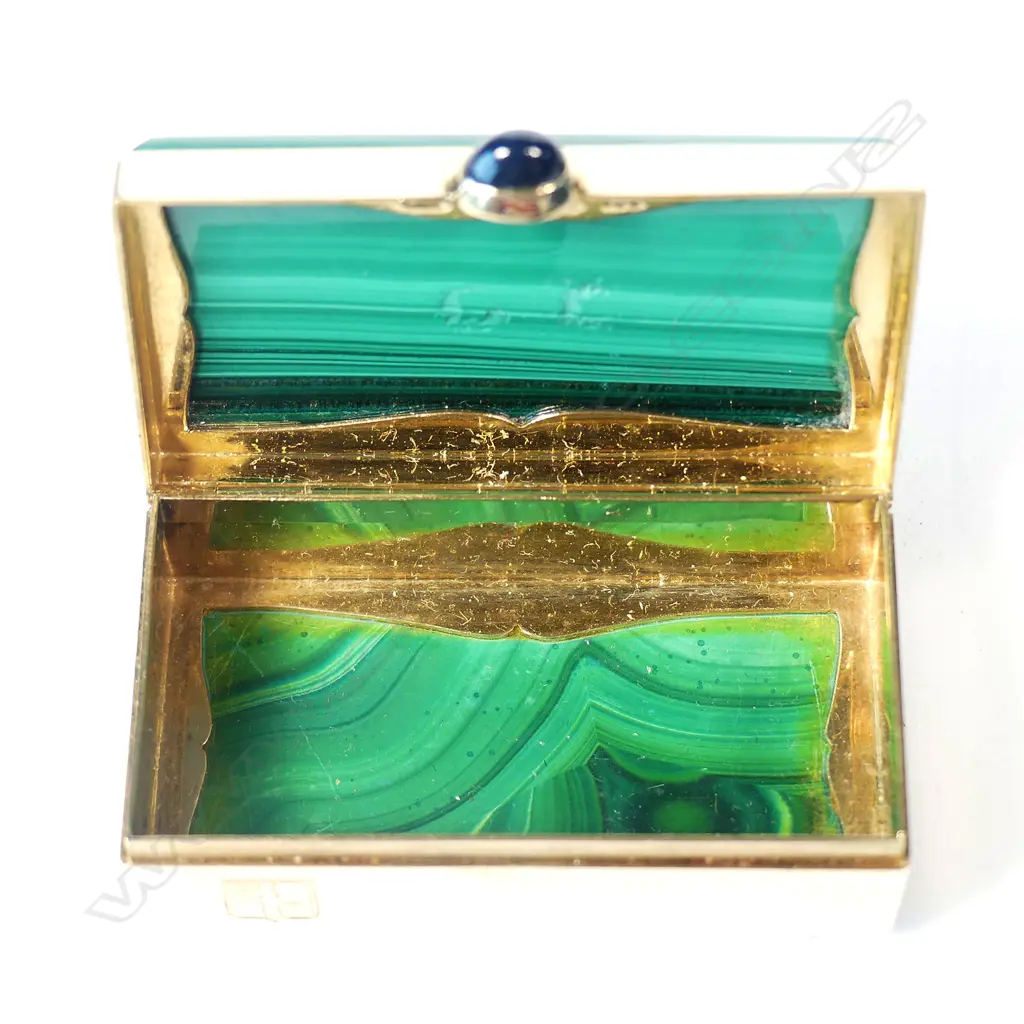 A small 18ct gold and malachite box by Faberge Image 1++