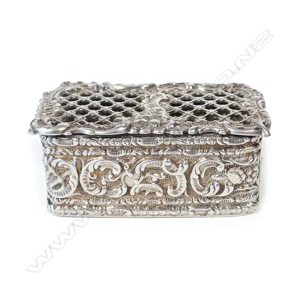 A small silver box with trellis pierced hinged lid Image 1++