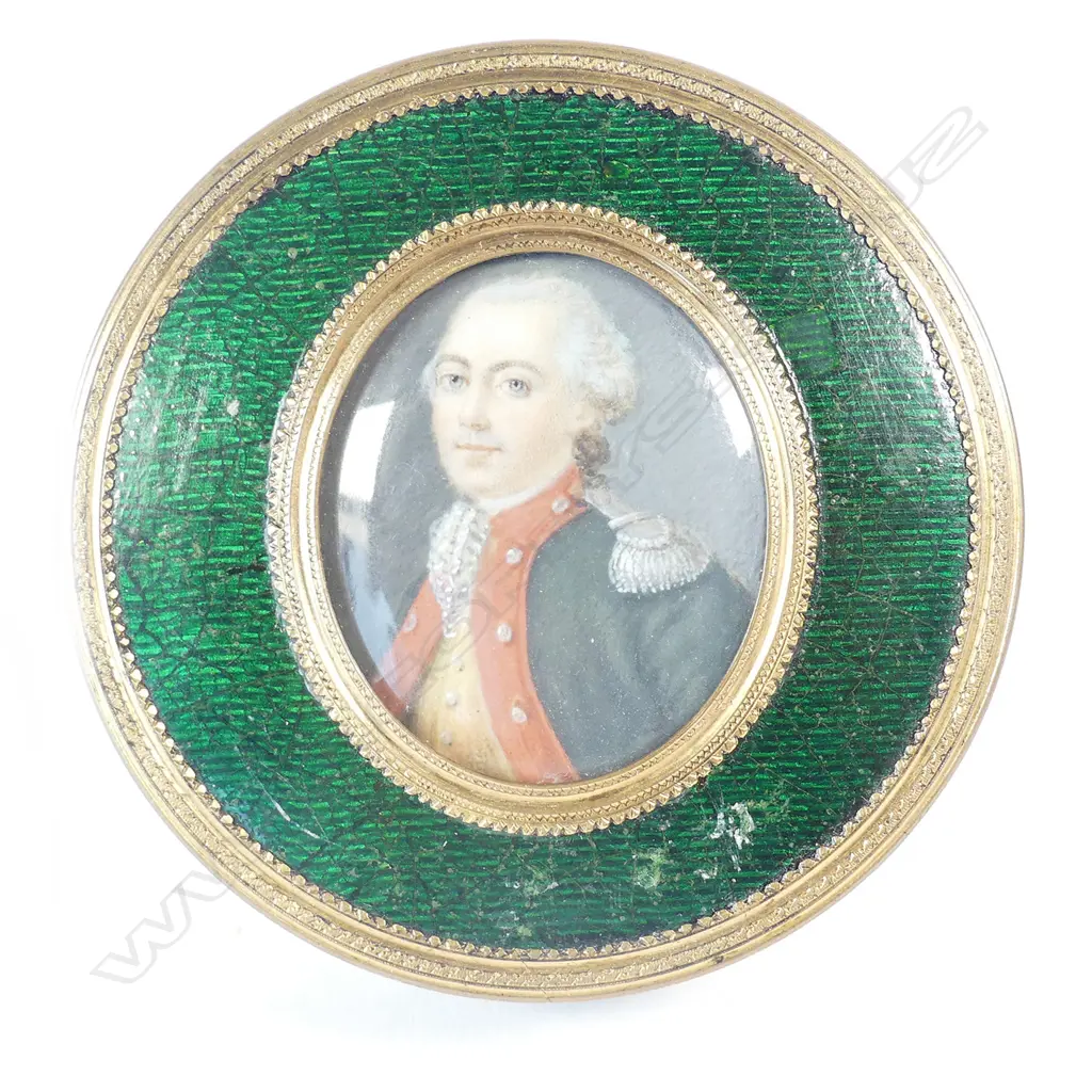 A French tortoiseshell lined green enamel table snuff box with portrait miniature to the top Image 1++