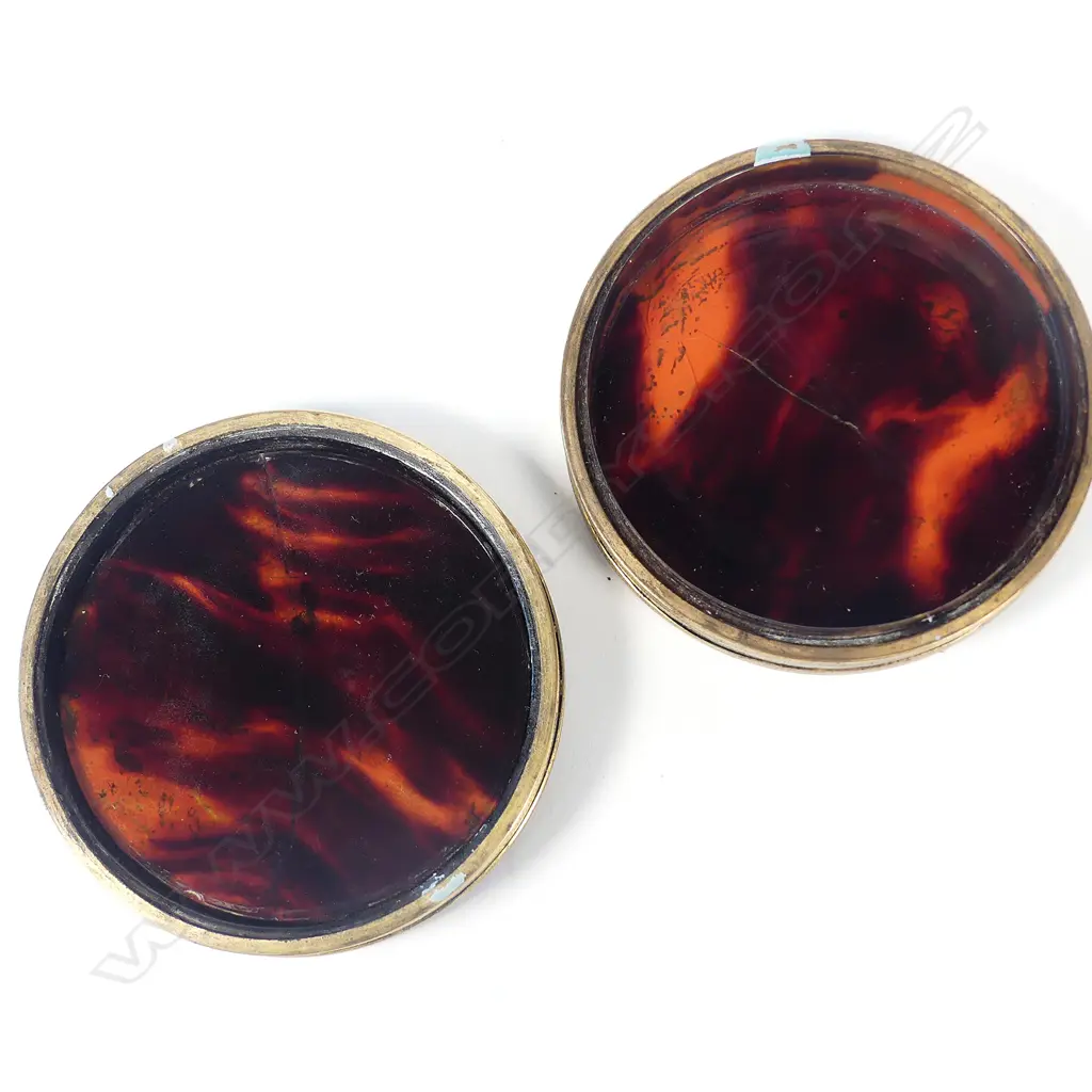 A French tortoiseshell lined green enamel table snuff box with portrait miniature to the top Image 1++