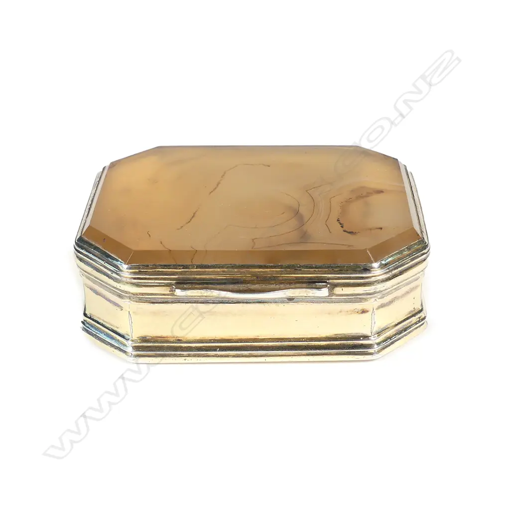 An Irish George IV silver gilt and mustard agate snuff box Image 1++