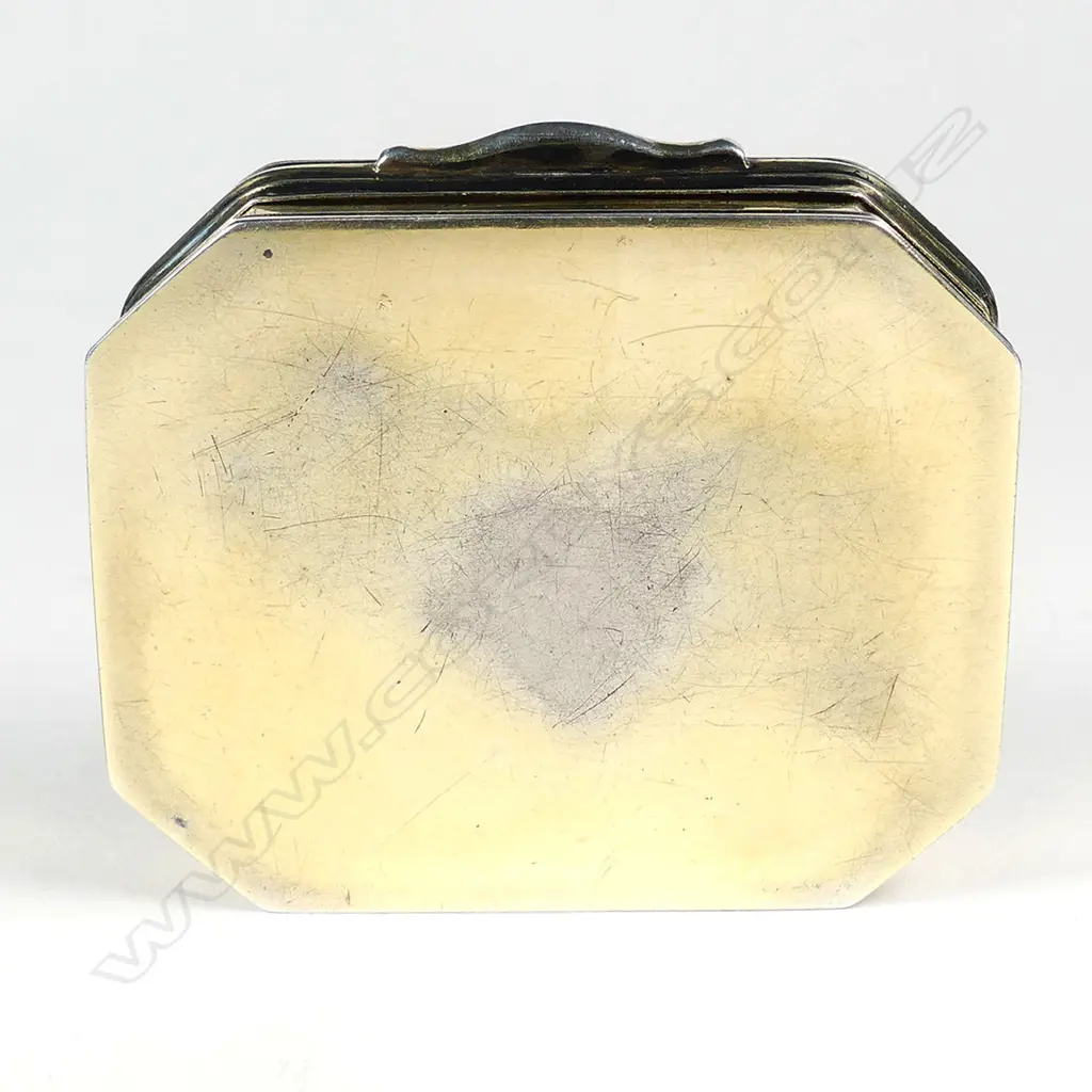 An Irish George IV silver gilt and mustard agate snuff box Image 1++