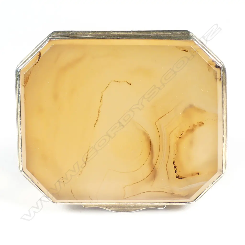An Irish George IV silver gilt and mustard agate snuff box Image 1++