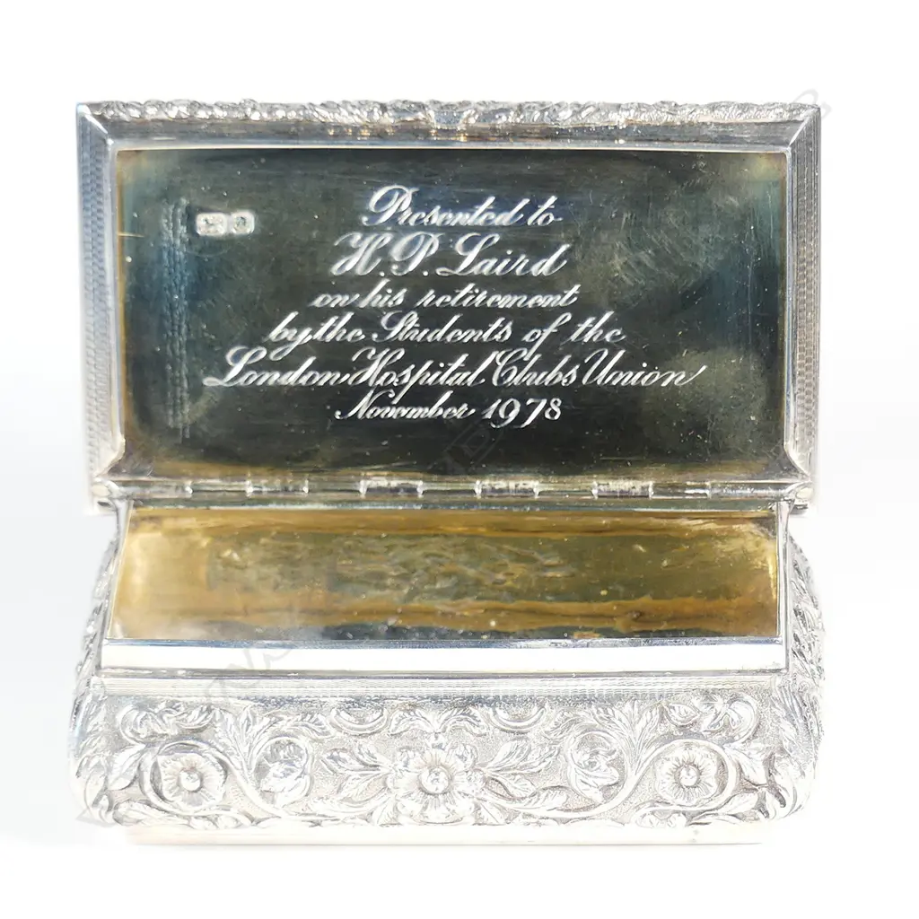 A heavy silver table snuff box in William IV style Image 1++