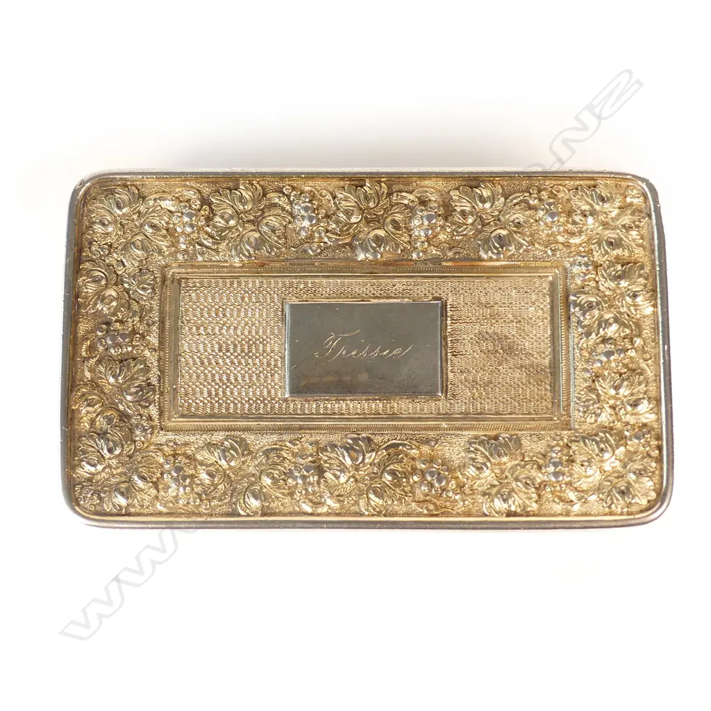 A George III silver gilt table snuff box Image 1++