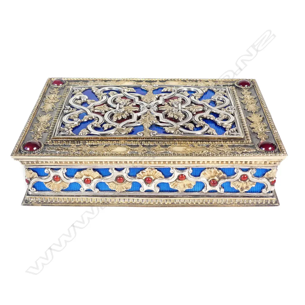 A spectacular 18ct gold and enamel embellished .800 silver box Image 1++