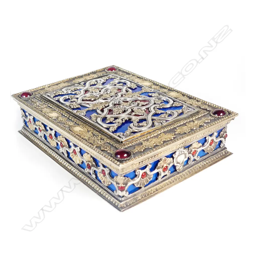 A spectacular 18ct gold and enamel embellished .800 silver box Image 1++