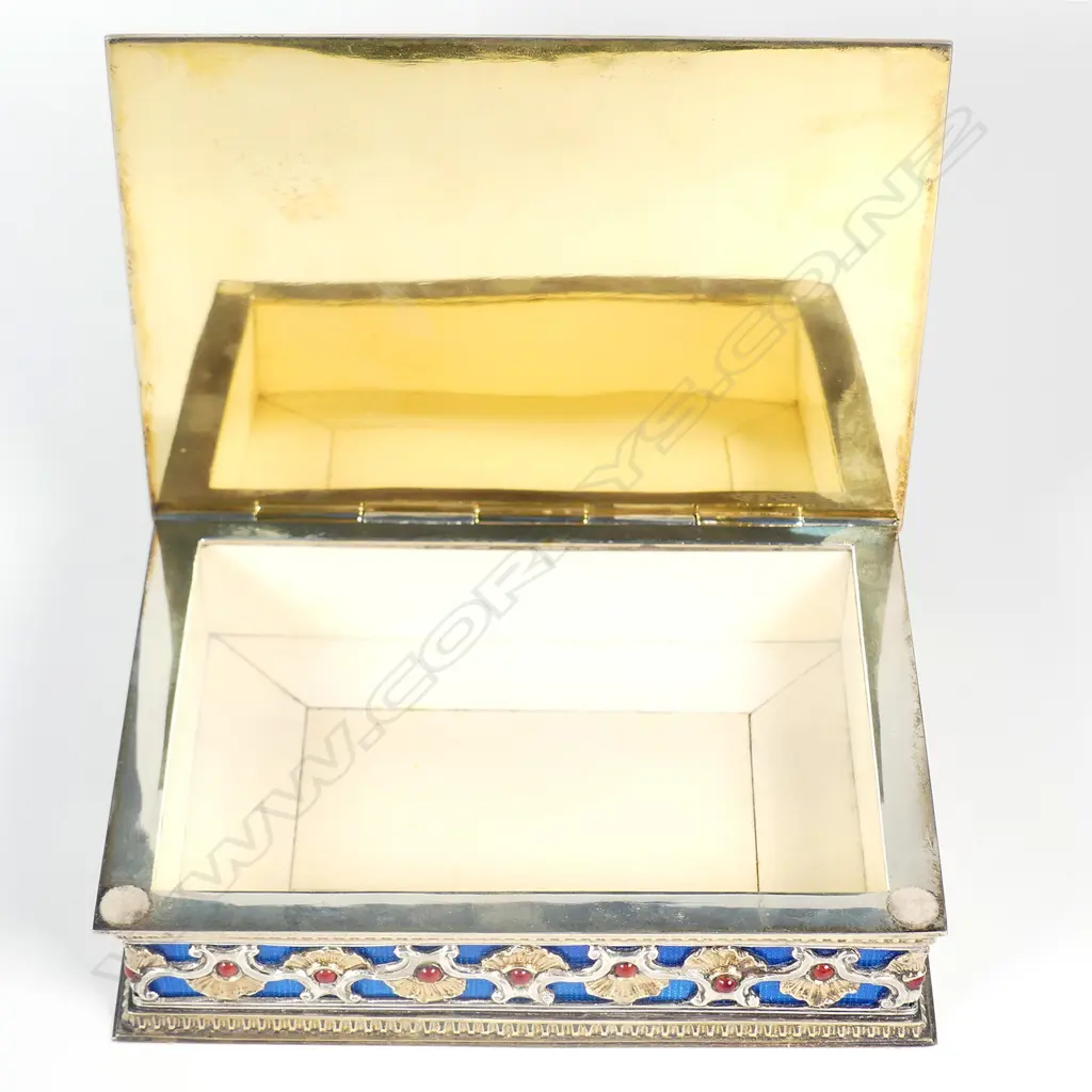 A spectacular 18ct gold and enamel embellished .800 silver box Image 1++