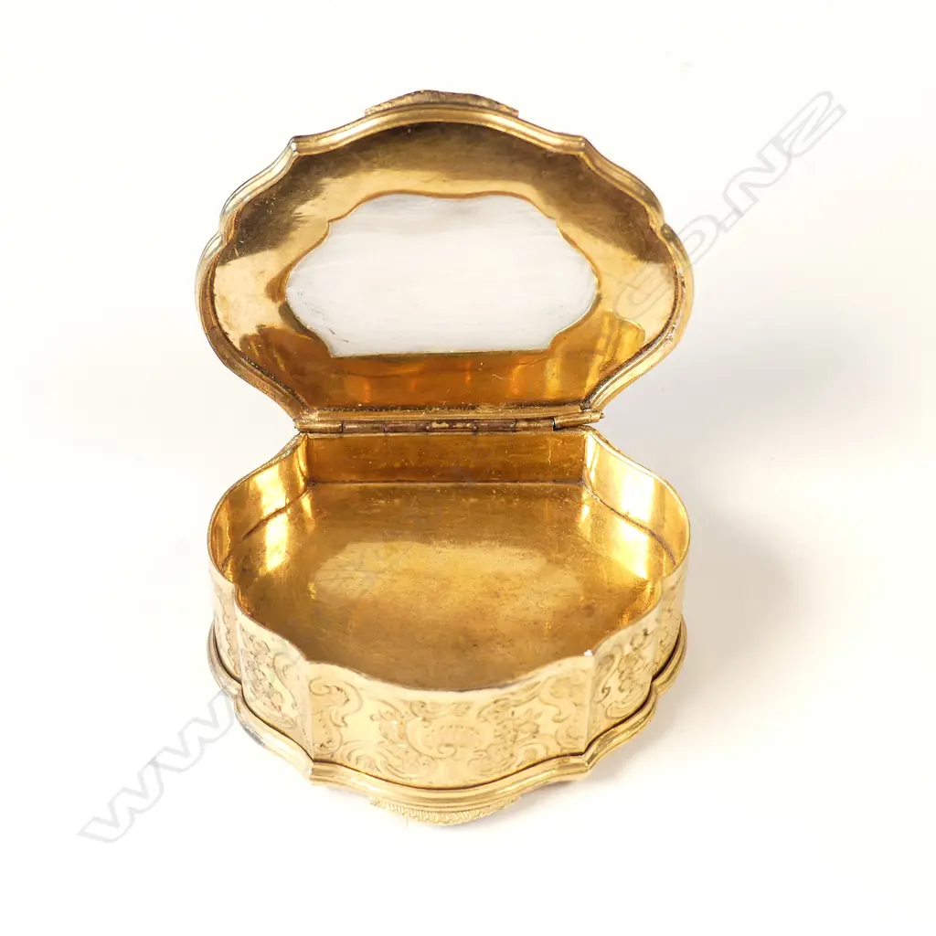 A French gilded rococo double snuff box Image 1++