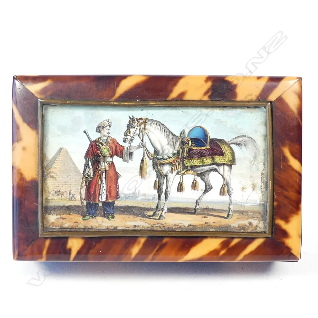 A 19thC tortoiseshell miniature music box Image 1++