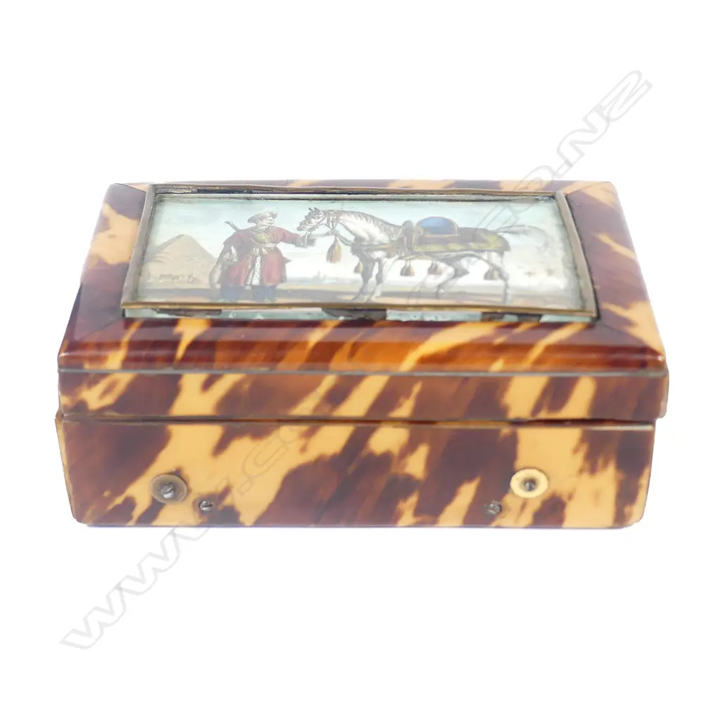 A 19thC tortoiseshell miniature music box Image 1++
