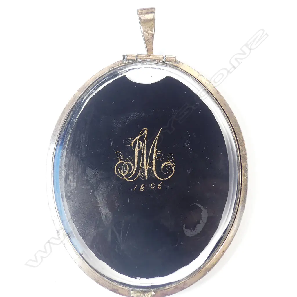 A George III period full length portrait silhouette reverse painted on convex glass Image 1++