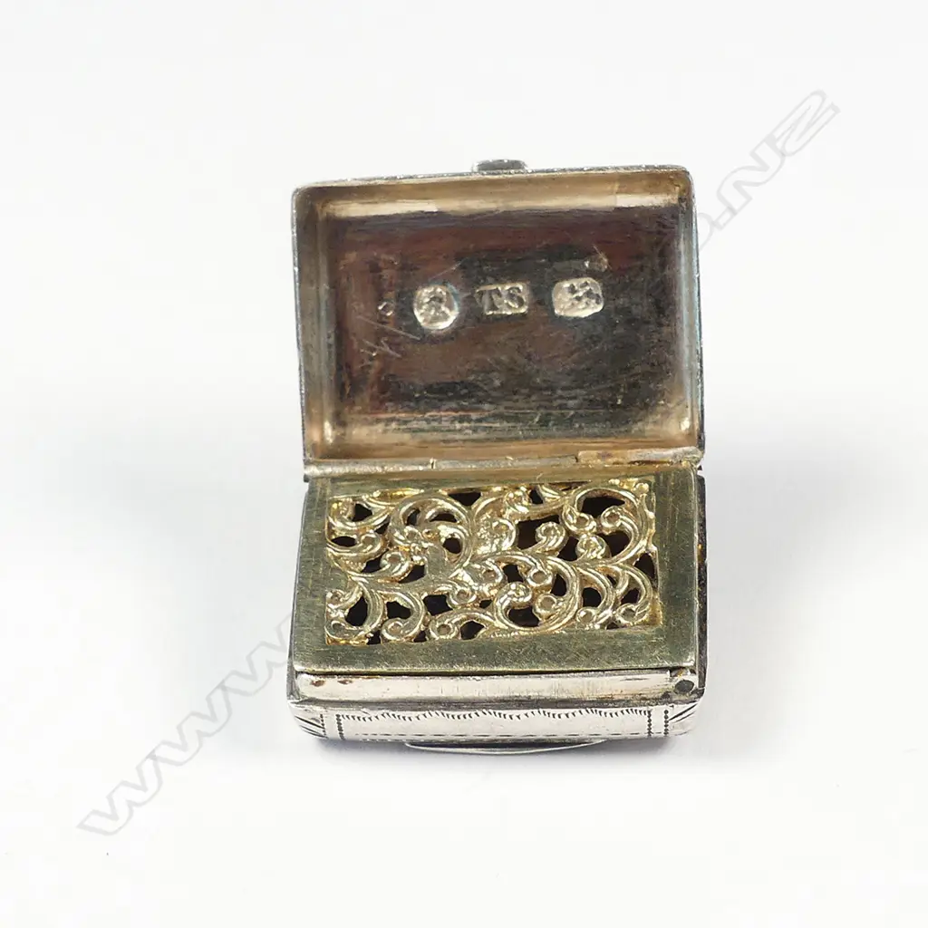 A William IV silver vinaigrette Image 1++