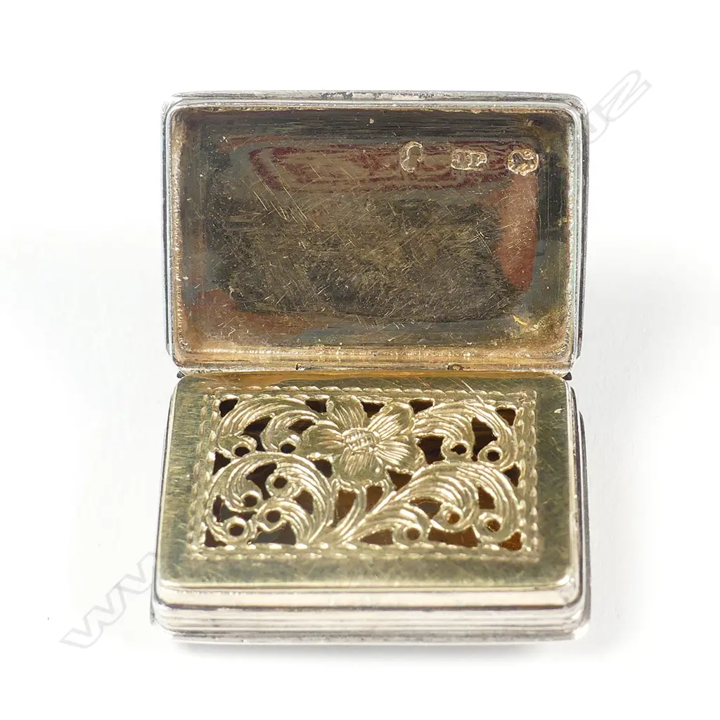 A William IV silver vinaigrette Image 1++
